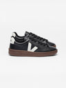 color:black / white