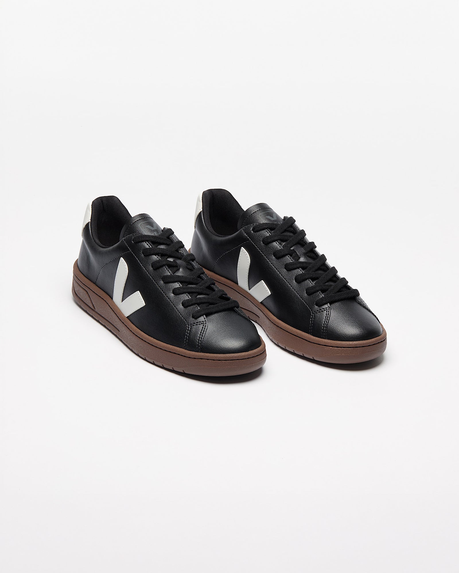 color:black / white