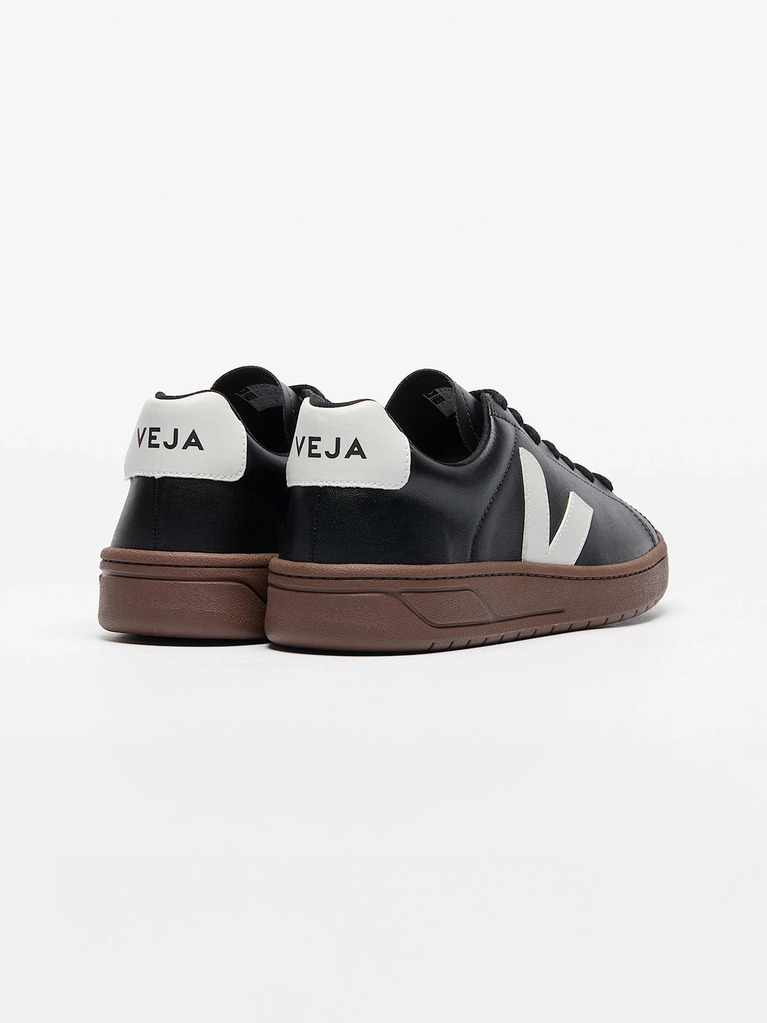color:black / white