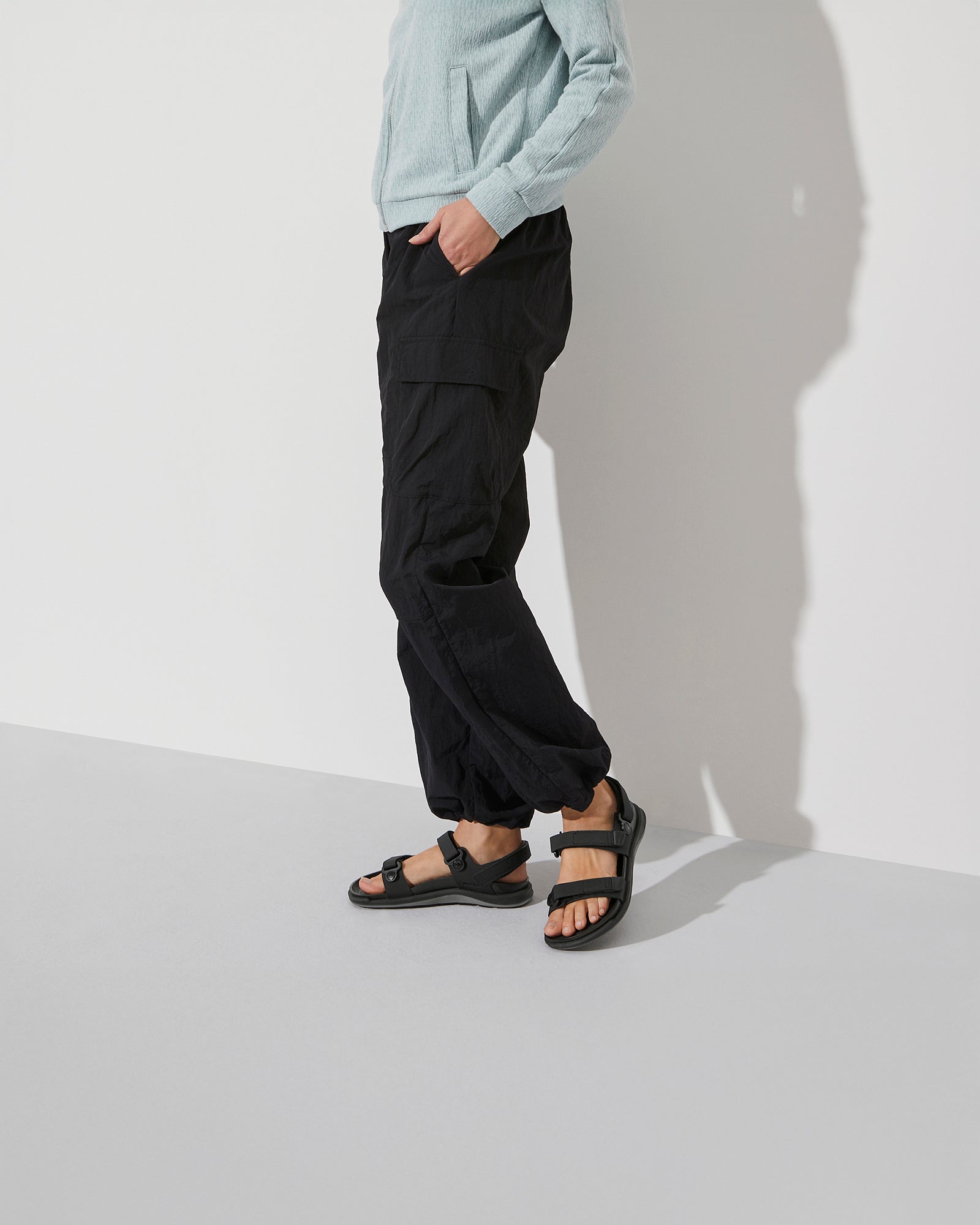 color:black